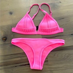 Triangl matching top and bottom